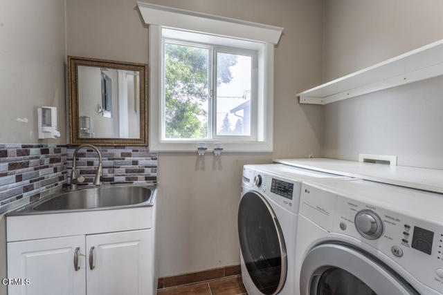 18900 Porterfield Lane, Fort Bragg CA: https://media.crmls.org/mediaz/54bef5f8-80b4-48a6-872b-f9527f271e7b.jpg