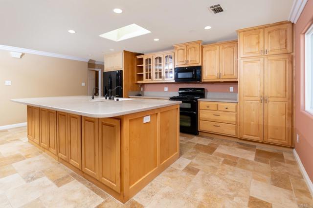 Detail Gallery Image 7 of 35 For 8364 Lake Ashwood Ave, San Diego,  CA 92119 - 4 Beds | 2/1 Baths