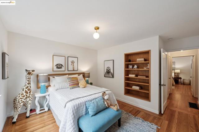 679 Mandana Blvd, Oakland CA: https://media.crmls.org/mediaz/54bfb362-e5c5-4c1c-8800-964e68b8d94a.jpg