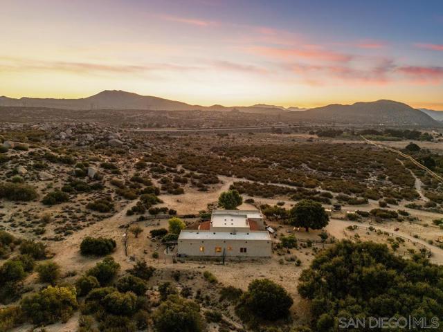 40760 Old Highway 80, Boulevard CA: https://media.crmls.org/mediaz/54c0b9de-75f4-48d6-a699-635524eca890.jpg