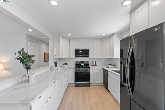 36523 Cherry St, Newark CA: https://media.crmls.org/mediaz/54c26f21-d3bc-47f6-be71-b9b4a9dab18f.jpg