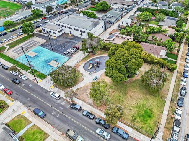 4725 Saratoga Avenue, San Diego CA: https://media.crmls.org/mediaz/54c306e1-2fc5-4a6c-8bf3-1e731cb0e8eb.jpg