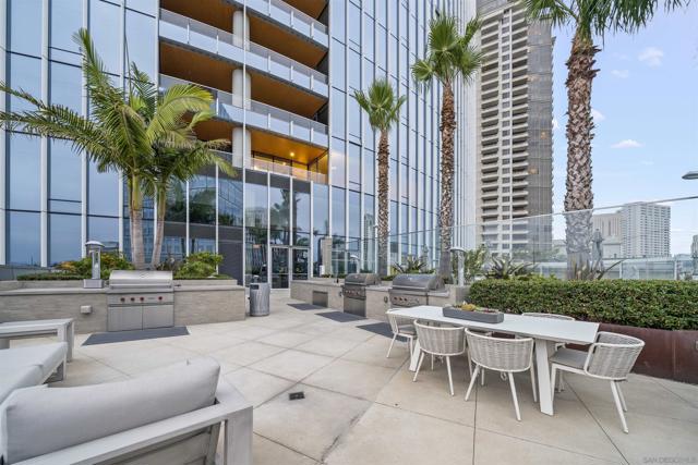 888 W E St, San Diego CA: https://media.crmls.org/mediaz/54c30a28-d058-42db-9ceb-c3b356ee2925.jpg