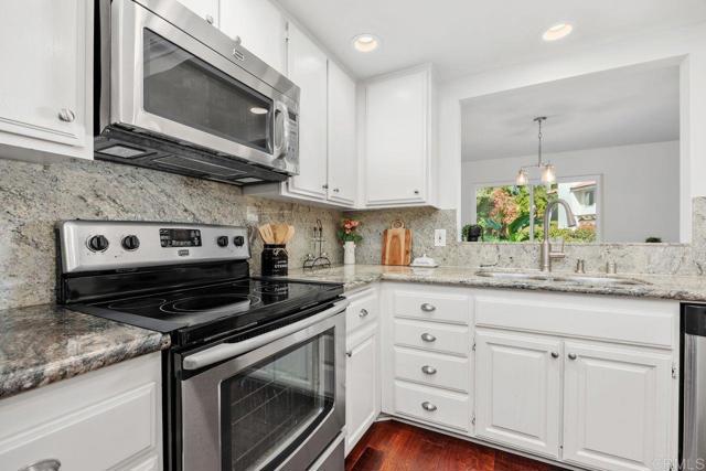 Detail Gallery Image 17 of 49 For 6561 Corte Cisco, Carlsbad,  CA 92009 - 3 Beds | 2/1 Baths