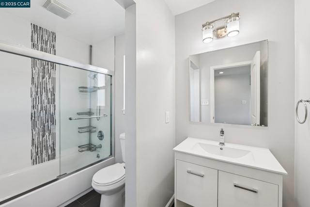 2110 Hellings Avenue, Richmond CA: https://media.crmls.org/mediaz/54c3642a-0551-4159-ad4f-6c658e8eea23.jpg