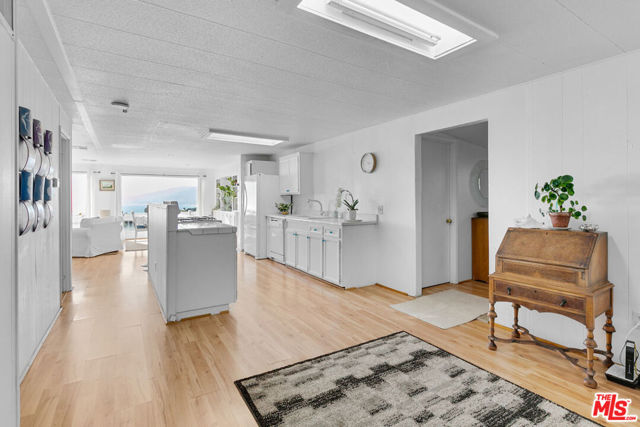 29500 Heathercliff, Malibu CA: https://media.crmls.org/mediaz/54c3a171-3d7b-4095-8bed-83e7140617ca.jpg
