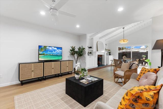 1211 California St, Imperial Beach CA: https://media.crmls.org/mediaz/54c3a8b9-7a83-4e36-91ee-faf4c571df88.jpg