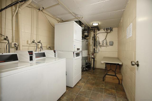 5003 Westpark Dr., North Hollywood CA: https://media.crmls.org/mediaz/54c49b0f-5022-4384-92a5-1779593de320.jpg