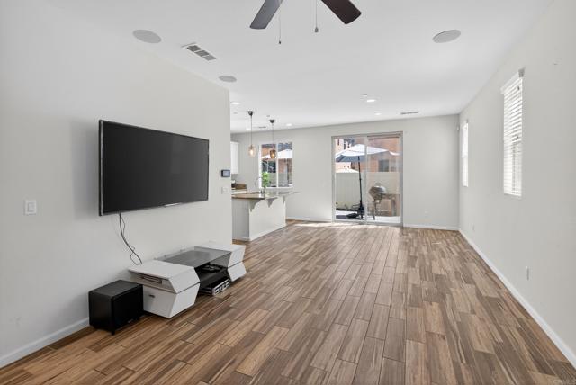 Detail Gallery Image 5 of 34 For 31554 Alicante Loop, Winchester,  CA 92596 - 3 Beds | 2/1 Baths