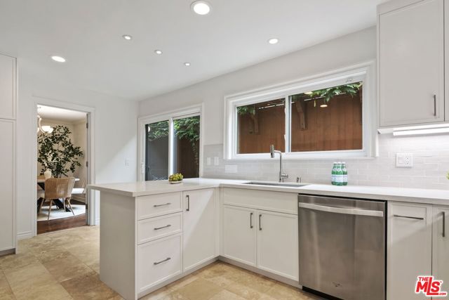 1011 5th Street, Santa Monica CA: https://media.crmls.org/mediaz/54c53ec0-0ce5-4aad-9885-c8ea1a8e83b4.jpg