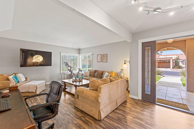 49327 Eisenhower Drive, Indio CA: https://media.crmls.org/mediaz/54c54126-8254-4914-a225-172979e76eb9.jpg