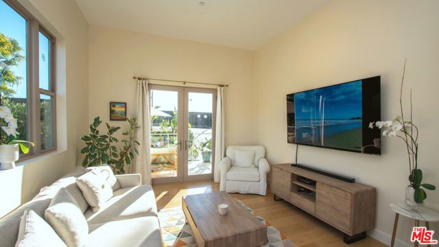 5787 Calpine Drive, Malibu CA: https://media.crmls.org/mediaz/54c5507f-dce9-4724-825c-a797f0e9e39f.jpg