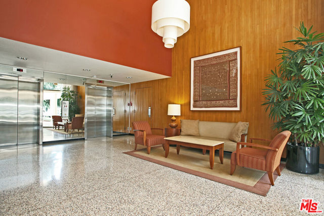 4455 Los Feliz Boulevard, Los Angeles CA: https://media.crmls.org/mediaz/54c5da77-8313-4313-a7ac-3508e50a4792.jpg