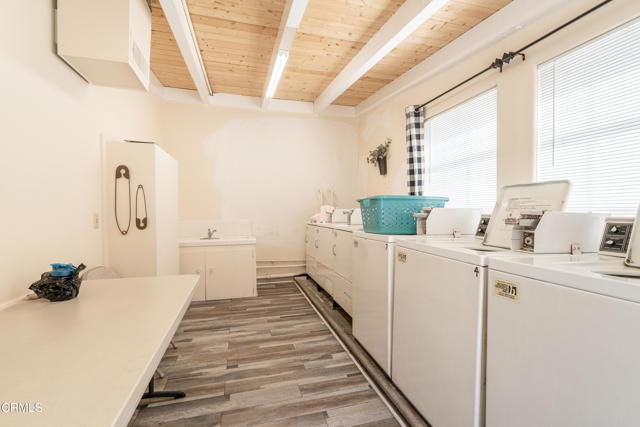 1075 Loma Drive, Ojai CA: https://media.crmls.org/mediaz/54c5dd79-3b52-42d7-9cfb-43458a3d4851.jpg