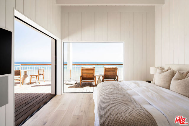 27356 Escondido Beach Road Highway, Malibu CA: https://media.crmls.org/mediaz/54c5ebf1-78a7-4386-999c-e00ca6259829.jpg