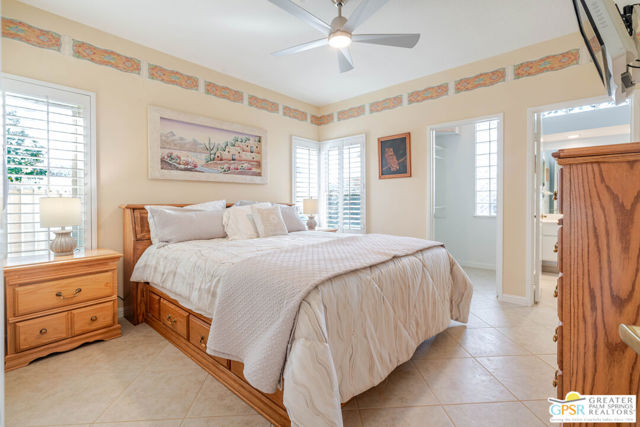 Image 25 of 52 For 77553 Carinda Court