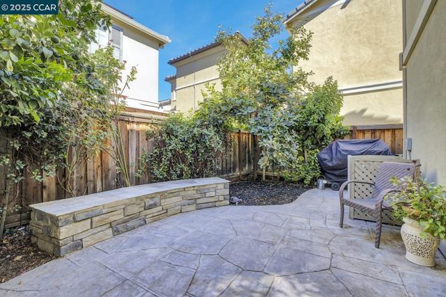 330 Pacifica Dr, Brentwood CA: https://media.crmls.org/mediaz/54c62aa0-f4e7-484b-b91b-3ceb728ceaac.jpg