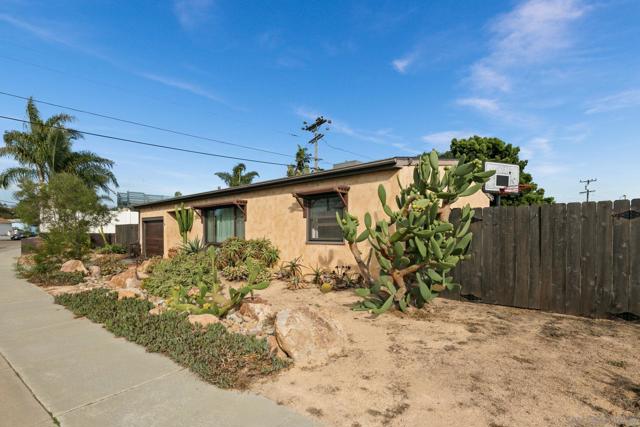 4407 Dakota Drive, San Diego CA: https://media.crmls.org/mediaz/54c651bc-7a89-4098-9550-a071ae281f62.jpg
