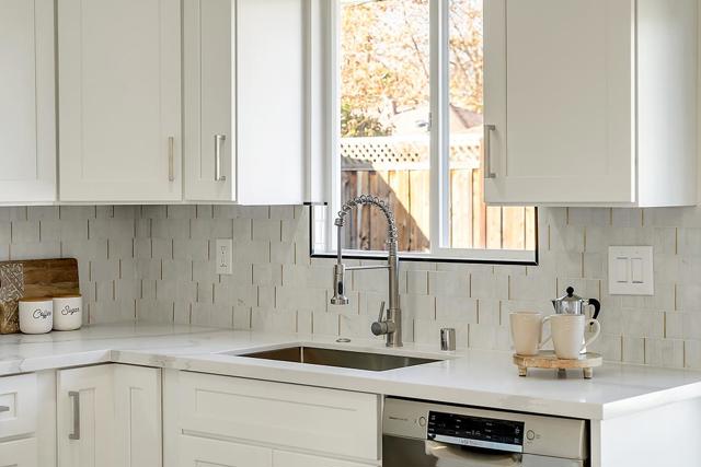 527 Maple Avenue, Milpitas CA: https://media.crmls.org/mediaz/54c676ce-539e-4aab-aa4e-3813d3ed48eb.jpg