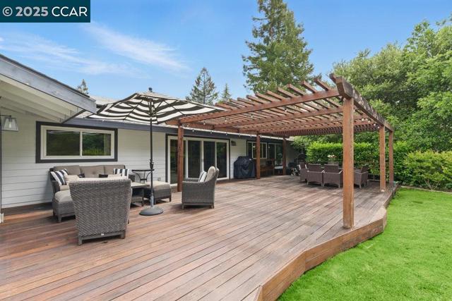 314 Draeger Dr, Moraga CA: https://media.crmls.org/mediaz/54c6e2fa-3ff2-4b8b-8fa1-b856f86d712f.jpg