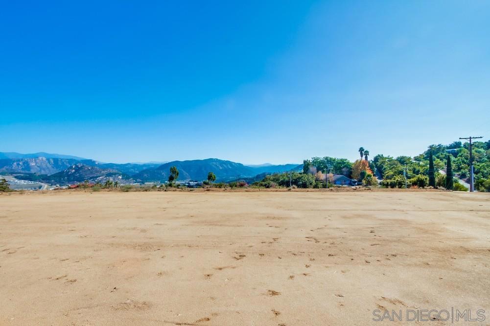 MLS #250032615SD img 19