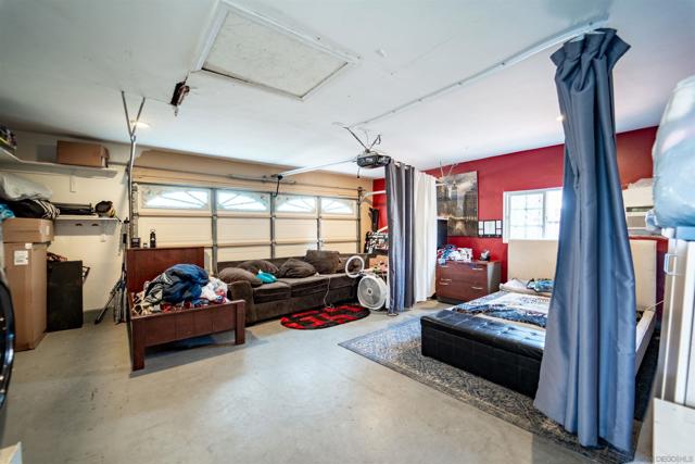 1260 Finch Pl, Chula Vista CA: https://media.crmls.org/mediaz/54c7034d-3080-45c2-b80e-73a4562c3f47.jpg