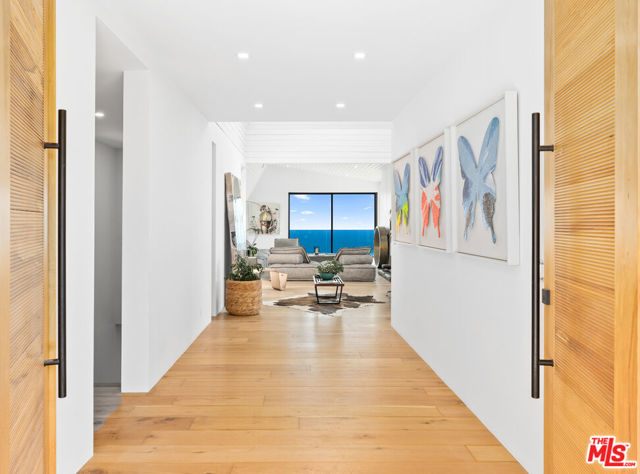 23812 Malibu Crest Drive, Malibu CA: https://media.crmls.org/mediaz/54c715e9-7825-4415-9a86-5e9587c026df.jpg