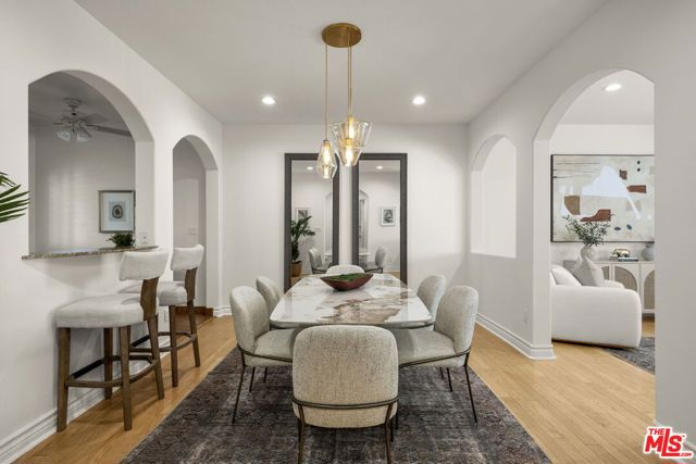 640 N Sweetzer Avenue, Los Angeles CA: https://media.crmls.org/mediaz/54c74cf1-94bb-4985-8fb2-9053f20423a6.jpg