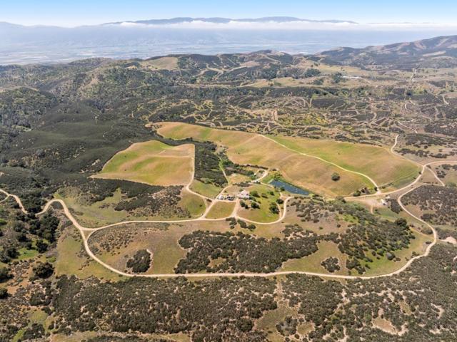 30625 Stonewall Canyon Road, Soledad CA: https://media.crmls.org/mediaz/54c74ddf-5301-4815-ab37-0755190bdd1a.jpg