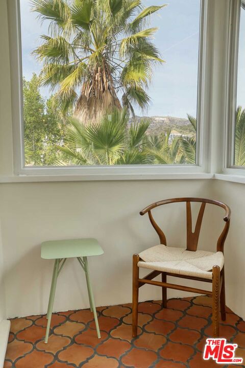 6749 Whitley Terrace, Los Angeles CA: https://media.crmls.org/mediaz/54c75bc1-0df2-4a49-be2a-7119f7c2960e.jpg