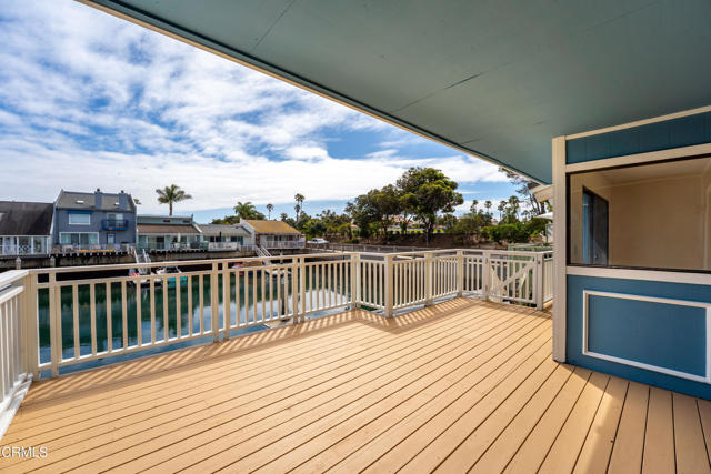 4630 Eastbourne Bay, Oxnard CA: https://media.crmls.org/mediaz/54c7931d-0a2f-4c79-9e53-216f58658d6e.jpg