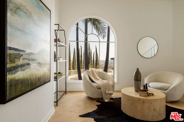 8527 Hedges Way, Los Angeles CA: https://media.crmls.org/mediaz/54c807d2-a8b6-44da-be2a-0ee9cacc6ff4.jpg