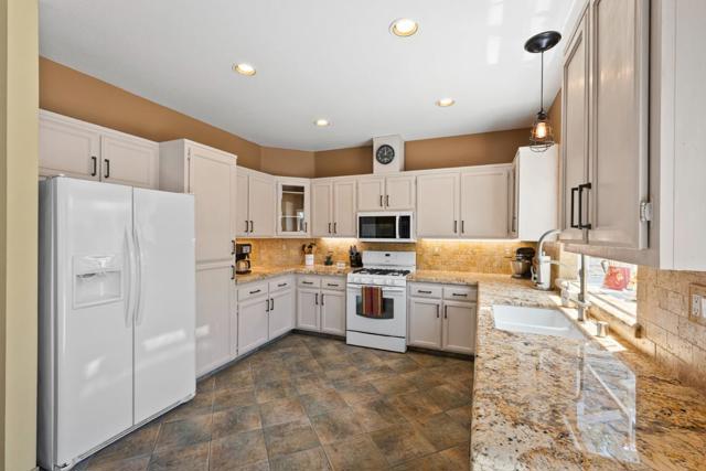 1660 Mimosa Street, Hollister CA: https://media.crmls.org/mediaz/54c8a68b-9290-4809-8aed-29bf20391ede.jpg