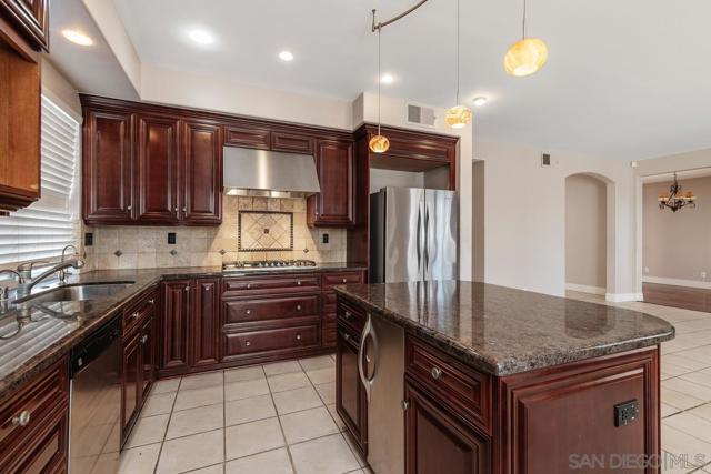 11357 Wills Creek Rd, San Diego CA: https://media.crmls.org/mediaz/54c943b0-3ca3-4aa8-ba1e-4fd4c8653eb9.jpg