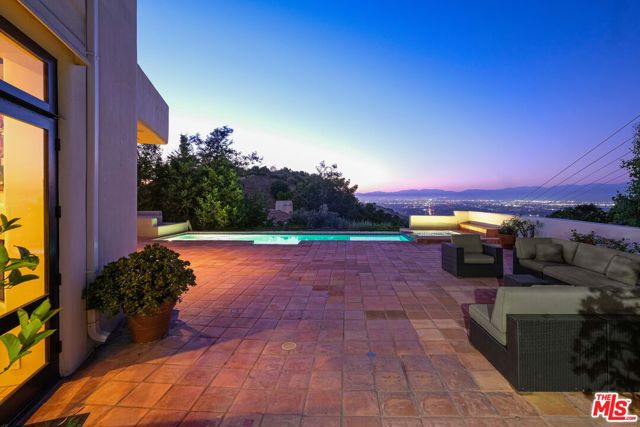 12899 Mulholland Drive, Beverly Hills, California 90210, 3 Bedrooms Bedrooms, ,3 BathroomsBathrooms,Single Family Residence,For Sale,Mulholland,24361373