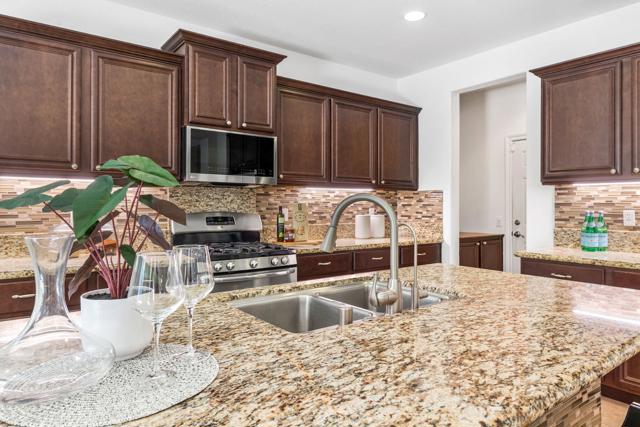 73775 Van Gogh Drive, Palm Desert CA: https://media.crmls.org/mediaz/54c9bcb7-6ee6-4dd8-9f1e-4e4ca0d0662d.jpg