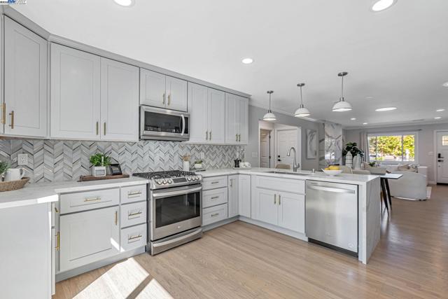 581 Kirk Ave, Sunnyvale CA: https://media.crmls.org/mediaz/54c9d8b3-1d48-438c-abd4-a9f47dcb0920.jpg