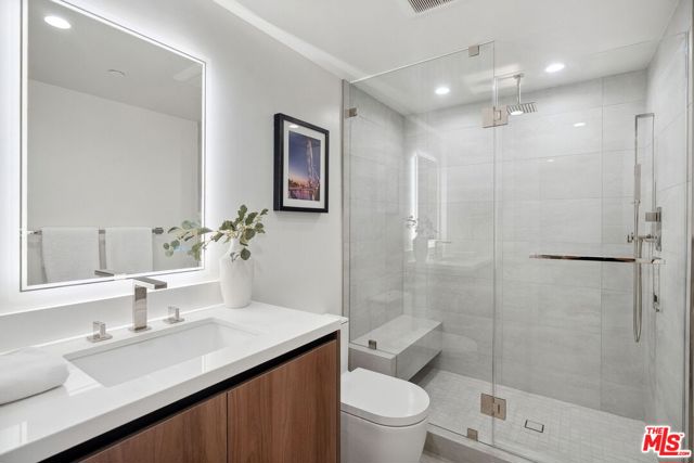 3670 Buena Park Drive, Studio City CA: https://media.crmls.org/mediaz/54ca6228-a358-43e6-b2f1-24e1243c818d.jpg