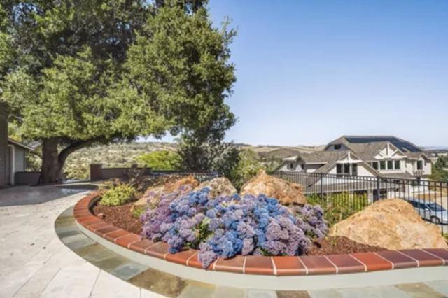 985 Woodview Place, San Jose CA: https://media.crmls.org/mediaz/54ca659c-915e-492e-a09f-6fb4727ab601.jpg