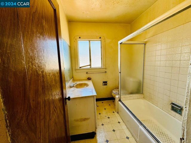 2740 76Th Ave, Oakland, California 94605, 2 Bedrooms Bedrooms, ,1 BathroomBathrooms,Single Family Residence,For Sale,76Th Ave,41063926