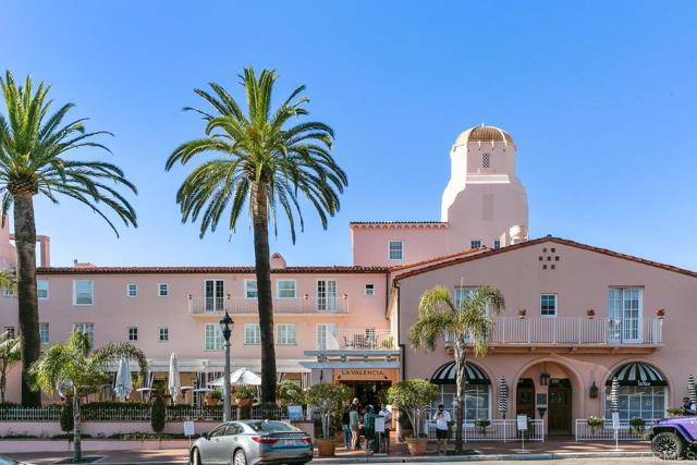 2294 Caminito Castillo, La Jolla CA: https://media.crmls.org/mediaz/54ca8bbd-1251-425b-9483-f538406b4bb8.jpg