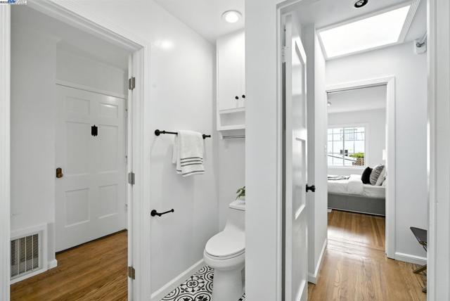 24 Riverton Dr, San Francisco CA: https://media.crmls.org/mediaz/54caf224-1b99-4a46-bf72-654306772bf8.jpg