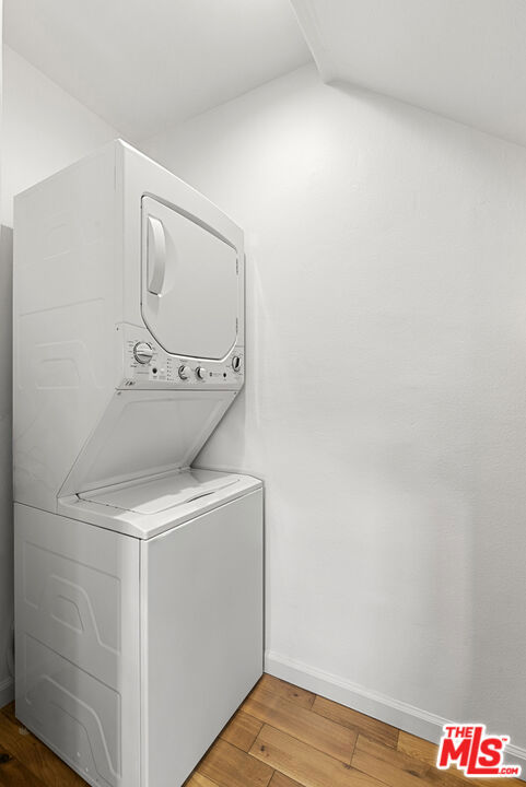 838 Hilldale, West Hollywood CA: https://media.crmls.org/mediaz/54cb2309-8345-4419-99d7-51a051fadfea.jpg