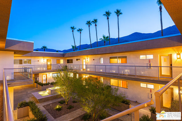 588 E San Lorenzo Road, Palm Springs CA: https://media.crmls.org/mediaz/54cbd533-9532-417b-97ce-72a771020b07.jpg