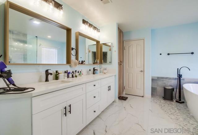 5159 Renaissance Ave, San Diego CA: https://media.crmls.org/mediaz/54cbdccd-872e-4cad-ac3b-5e1053e8796f.jpg