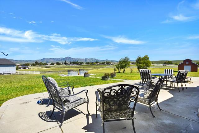 525 Heatherwood Estates Drive, Hollister CA: https://media.crmls.org/mediaz/54ccc6f4-dd21-4967-9ae0-98231a5c2edb.jpg