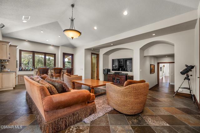 1826 Crystal View Circle, Newbury Park CA: https://media.crmls.org/mediaz/54cce5de-d782-42d2-9c38-80247a624c0c.jpg