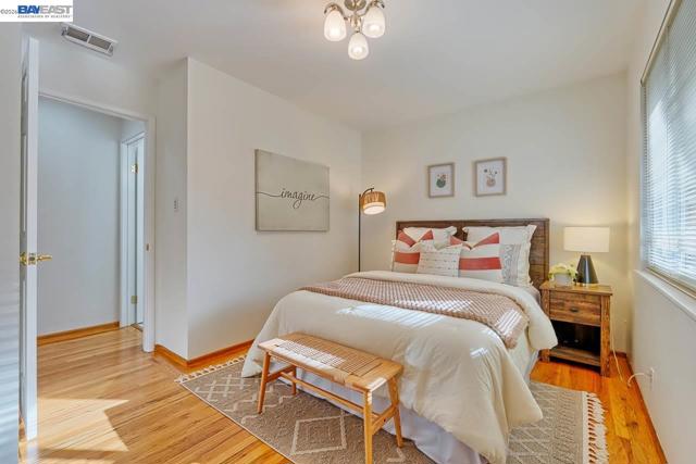 1515 Miramonte Ave, Mountain View CA: https://media.crmls.org/mediaz/54ccf11b-2f36-43da-846b-307374ca4c5d.jpg