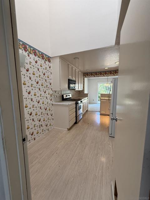 7551 Rainswept Ln, San Diego CA: https://media.crmls.org/mediaz/54cd2d8e-b557-4d15-8bdb-c8f28e7d699a.jpg