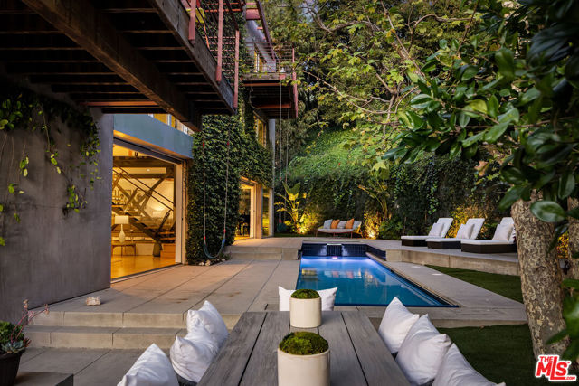 562 Stassi Lane, Santa Monica CA: https://media.crmls.org/mediaz/54cd4373-baf9-4fd1-b5ed-7cf10342a08f.jpg